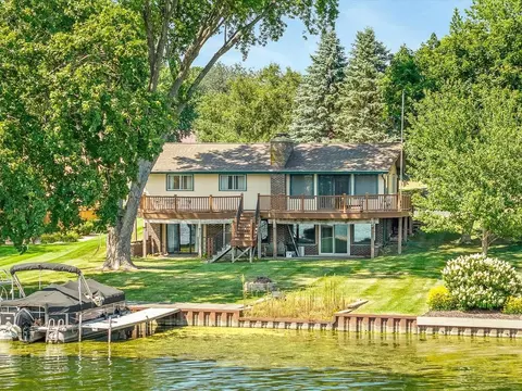 Exterior - 840 Breckenboro Dr, Lake Summerset, IL 61019 photo 4 of 13