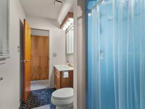 Bath - 840 Breckenboro Dr, Lake Summerset, IL 61019 photo 3 of 5
