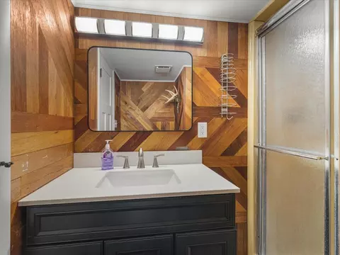 Bath - 840 Breckenboro Dr, Lake Summerset, IL 61019 photo 4 of 5