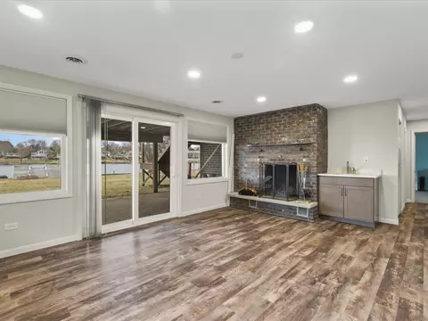 Living - 840 Breckenboro Dr, Lake Summerset, IL 61019 photo 6 of 7