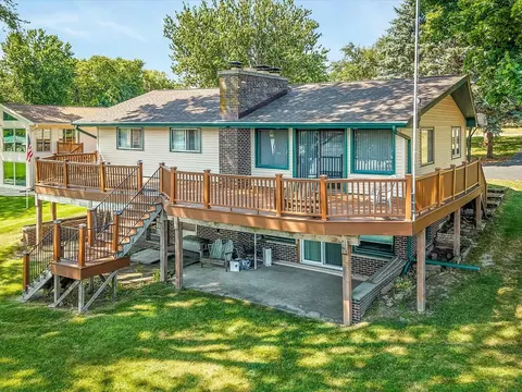 Exterior - 840 Breckenboro Dr, Lake Summerset, IL 61019 photo 2 of 13