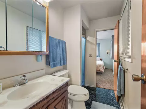 Bath - 840 Breckenboro Dr, Lake Summerset, IL 61019 photo 1 of 5