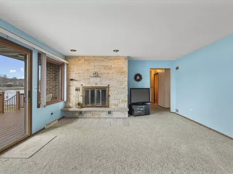 Living - 840 Breckenboro Dr, Lake Summerset, IL 61019 photo 2 of 7
