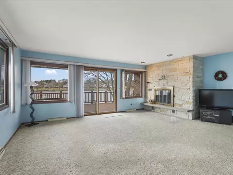 Living - 840 Breckenboro Dr, Lake Summerset, IL 61019 photo 1 of 7