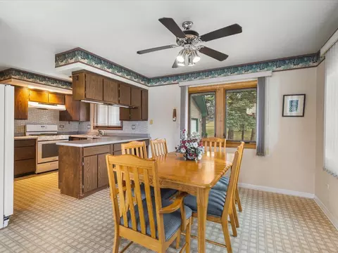 Dining - 840 Breckenboro Dr, Lake Summerset, IL 61019 photo 1 of 2