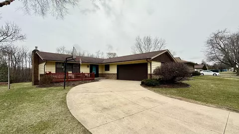 5863 Alma Dr, Rockford, IL 61108
