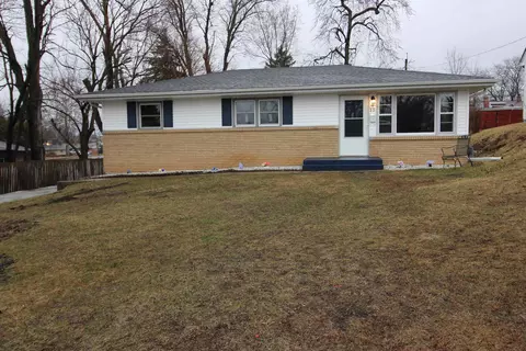 915 Hoban Ave, Rockford, IL 61101