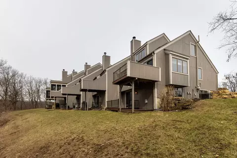 129 Plum Cove Dr, Galena, IL 61036