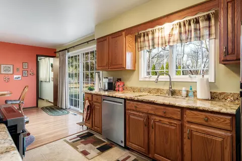 Kitchen - 12994 Echo Dr, Rockton, IL 61072 photo 4 of 5