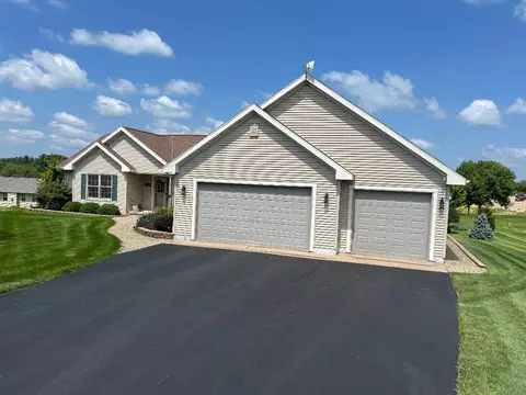 1-11 Grandview Dr, Lanark, IL 61046