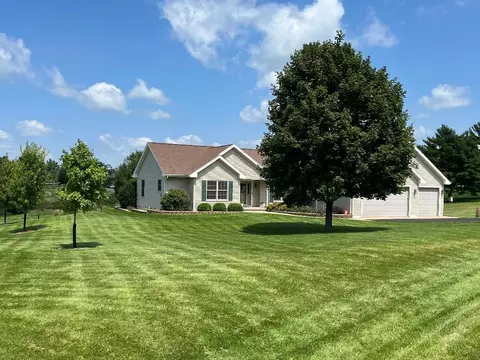 Exterior - 1-11 Grandview Dr, Lanark, IL 61046 photo 2 of 12