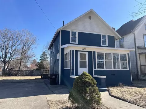 1027 S Chicago Ave, Freeport, IL 61032