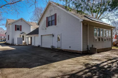 313 Genoa St, Cherry Valley, IL 61016 photo 5