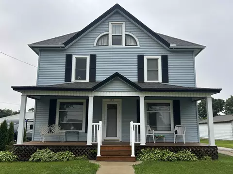 303 S Freedom St, Lena, IL 61048