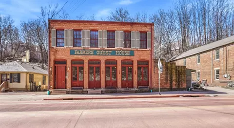 334 Spring St, Galena, IL 61036