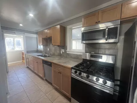 1470 S Demeter Dr, Freeport, IL 61032 photo 4