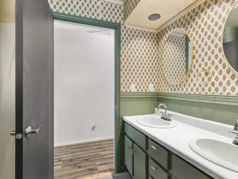 Bath - 175 Lake Summerset Rd, Lake Summerset, IL 61019 photo 1 of 3