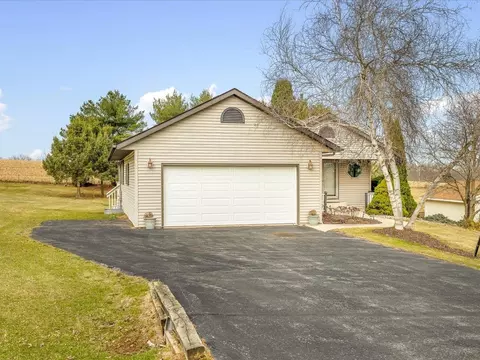 175 Lake Summerset Rd, Lake Summerset, IL 61019