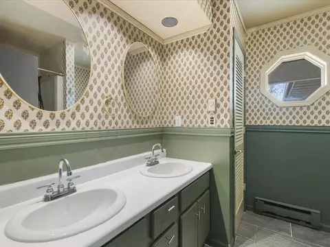Bath - 175 Lake Summerset Rd, Lake Summerset, IL 61019 photo 2 of 3