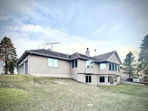 3640 Moffett Rd, Rockton, IL 61072