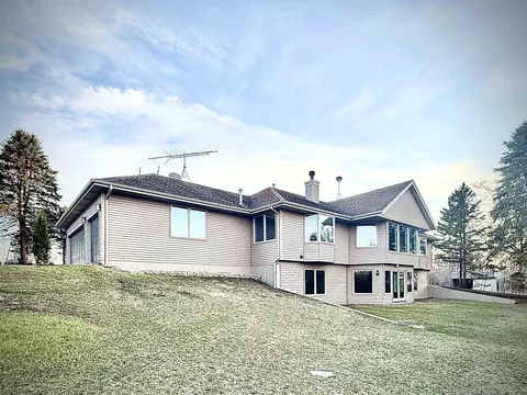 3640 Moffett Rd, Rockton, IL 61072