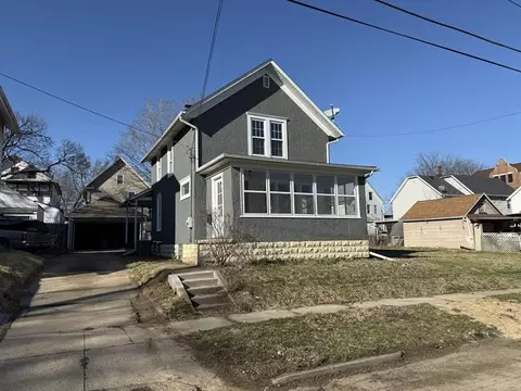 816 W Pleasant St, Freeport, IL 61032