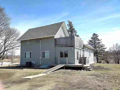 8806 Trask Bridge Rd, Rockford, IL 61101