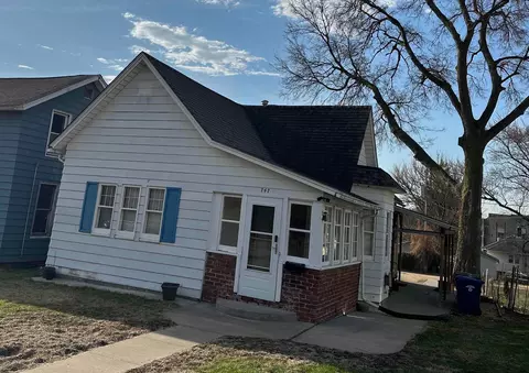 747 1st Ave, Clinton, IA 52732