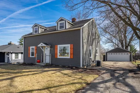 932 W 2nd St, Byron, IL 61010