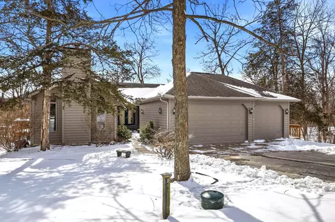 18 Colony Ln, Galena, IL 61036