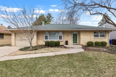 3904 Brendenwood Rd, Rockford, IL 61107