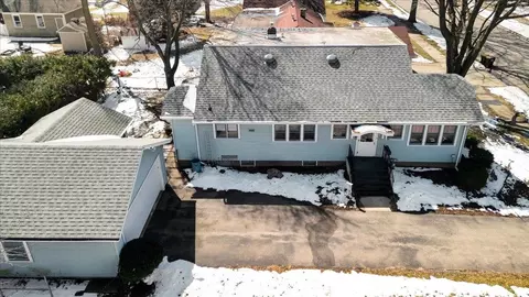 306 W Madison St, Belvidere, IL 61008