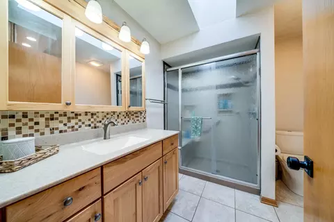 Bath - 5115 E Hamlet Cir, Byron, IL 61010 photo 2 of 4