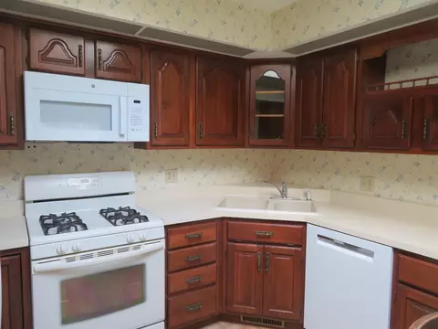 Kitchen - 1541 La Cresta, Freeport, IL 61032 photo 2 of 3