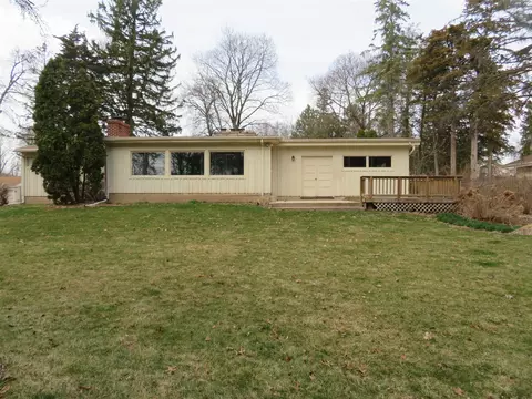 Exterior - 1541 La Cresta, Freeport, IL 61032 photo 4 of 5