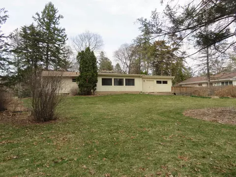 Exterior - 1541 La Cresta, Freeport, IL 61032 photo 2 of 5