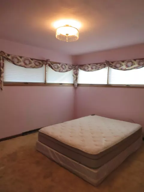 Bedroom - 1541 La Cresta, Freeport, IL 61032 photo 1 of 6