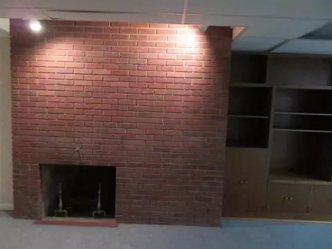 Living - 1541 La Cresta, Freeport, IL 61032 photo 6 of 6