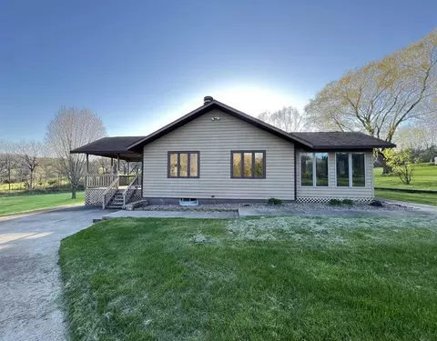 71 Sugarcreek Trl, Galena, IL 61036