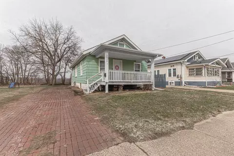 2325 S 4th St, Rockford, IL 61104