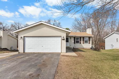 2523 Bluffside Dr, Rockford, IL 61109