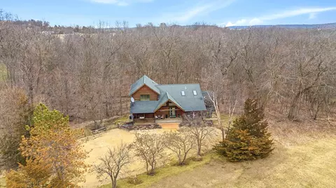 38 Cemetery Ridge Rd, Galena, IL 61036