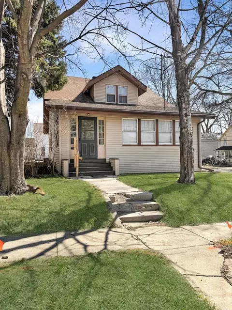 405 N Apple Ave, Freeport, IL 61032