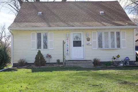 5632 Walker Ave, Loves Park, IL 61111