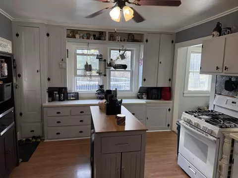 436 N Apple Ave, Freeport, IL 61032 photo 9
