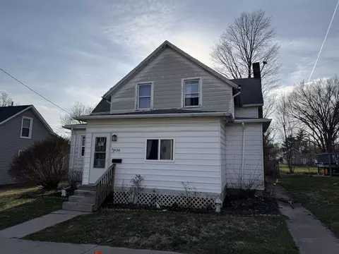 436 N Apple Ave, Freeport, IL 61032 photo 2