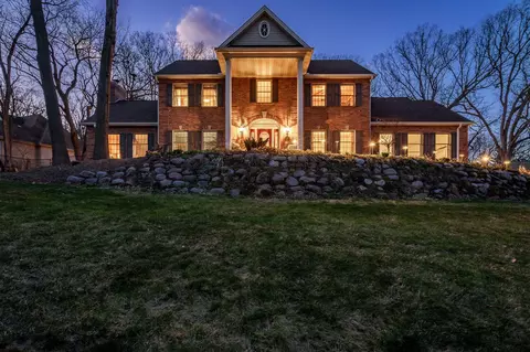 10038 Rellswood Dr, Belvidere, IL 61008