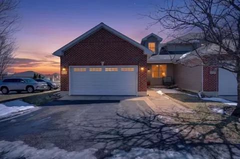 3721 Green Tree Ln, Dekalb, IL 60115