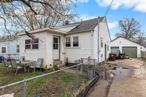 2922 Collins St, Rockford, IL 61108