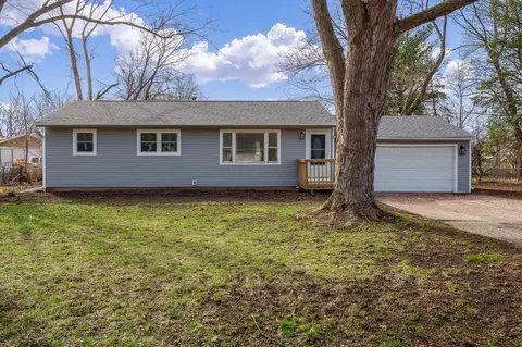 1317 Van Stone Dr, Machesney Park, IL 61115